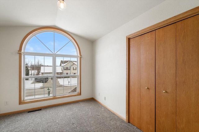 3212 E Lindy LANE, Oak Creek, WI 53154