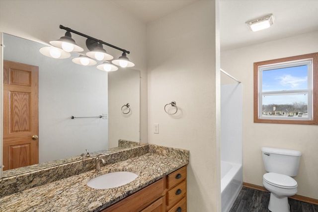 3212 E Lindy LANE, Oak Creek, WI 53154