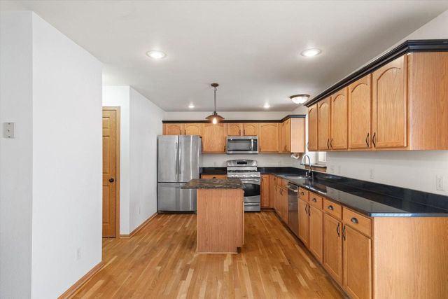 3212 E Lindy LANE, Oak Creek, WI 53154