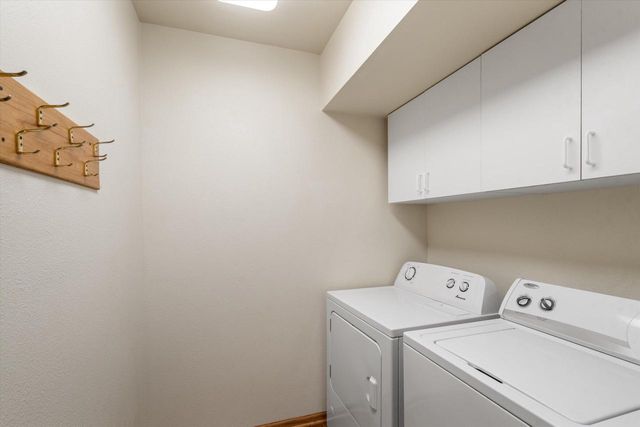 3212 E Lindy LANE, Oak Creek, WI 53154