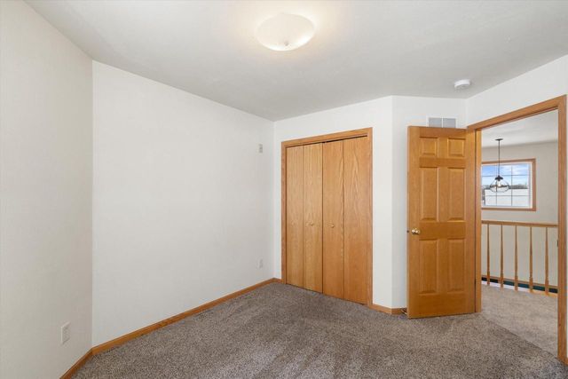 3212 E Lindy LANE, Oak Creek, WI 53154