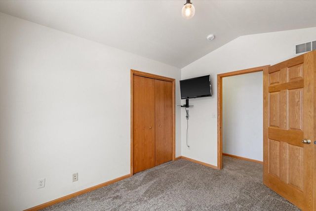 3212 E Lindy LANE, Oak Creek, WI 53154