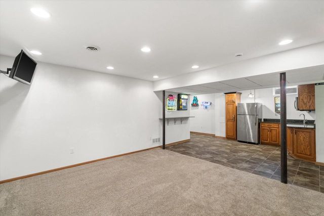 3212 E Lindy LANE, Oak Creek, WI 53154