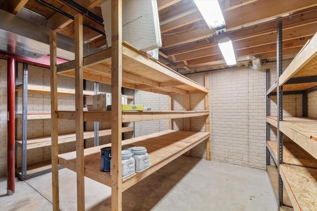 3212 E Lindy LANE, Oak Creek, WI 53154