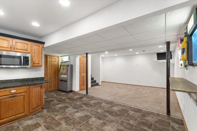 3212 E Lindy LANE, Oak Creek, WI 53154