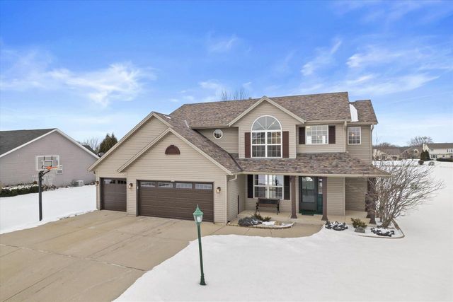 3212 E Lindy LANE, Oak Creek, WI 53154
