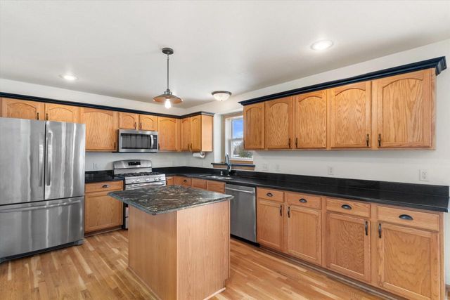 3212 E Lindy LANE, Oak Creek, WI 53154