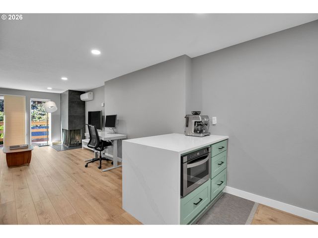 58 CERVANTES Cir 8D, Lake Oswego, OR 97035