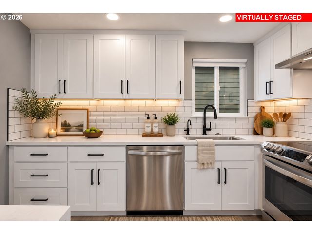 58 CERVANTES Cir 8D, Lake Oswego, OR 97035