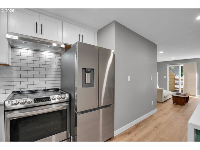 58 CERVANTES Cir 8D, Lake Oswego, OR 97035