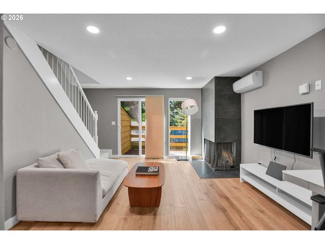 58 CERVANTES Cir 8D, Lake Oswego, OR 97035