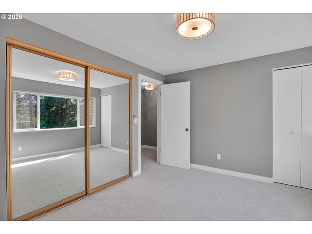58 CERVANTES Cir 8D, Lake Oswego, OR 97035