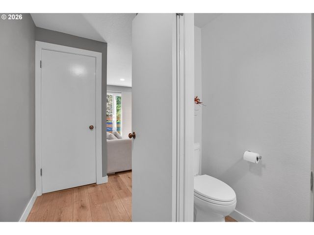 58 CERVANTES Cir 8D, Lake Oswego, OR 97035