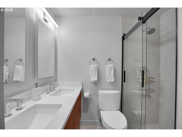 58 CERVANTES Cir 8D, Lake Oswego, OR 97035