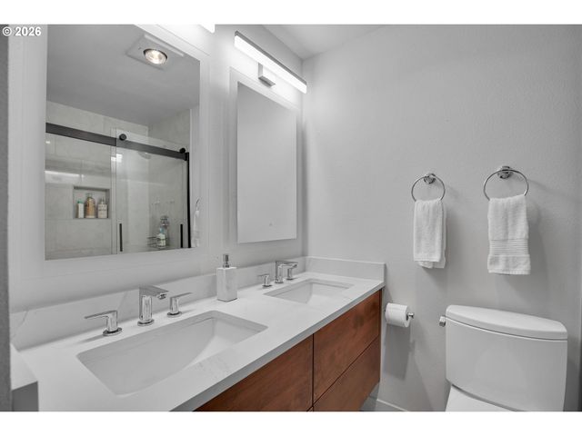 58 CERVANTES Cir 8D, Lake Oswego, OR 97035