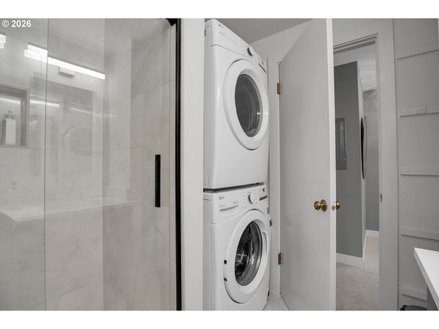 58 CERVANTES Cir 8D, Lake Oswego, OR 97035