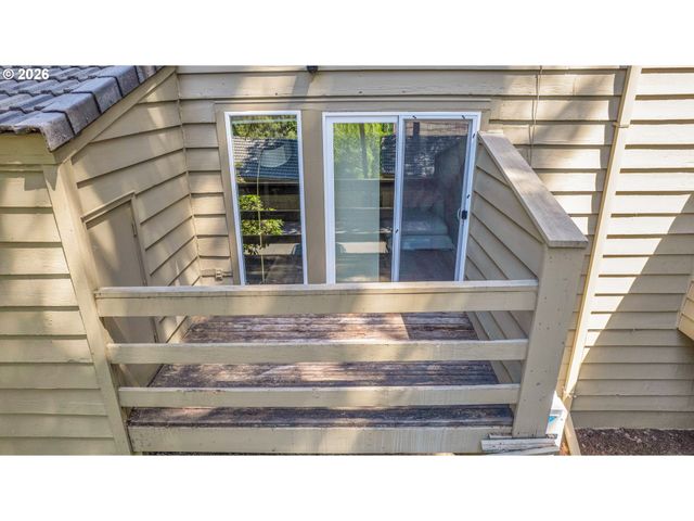 58 CERVANTES Cir 8D, Lake Oswego, OR 97035