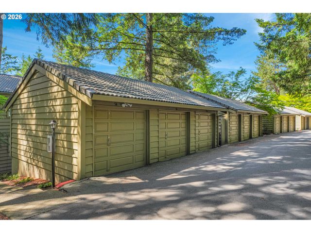 58 CERVANTES Cir 8D, Lake Oswego, OR 97035