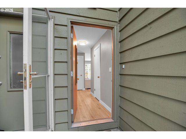 58 CERVANTES Cir 8D, Lake Oswego, OR 97035
