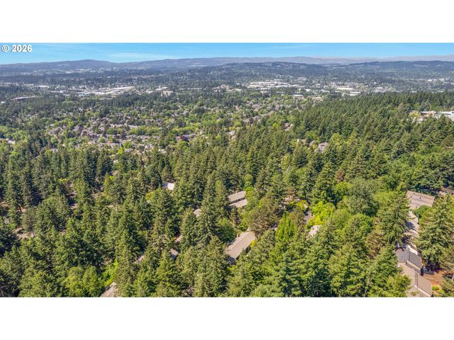 58 CERVANTES Cir 8D, Lake Oswego, OR 97035