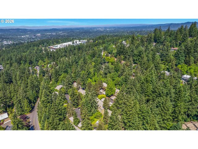 58 CERVANTES Cir 8D, Lake Oswego, OR 97035