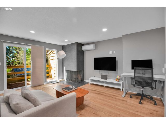 58 CERVANTES Cir 8D, Lake Oswego, OR 97035