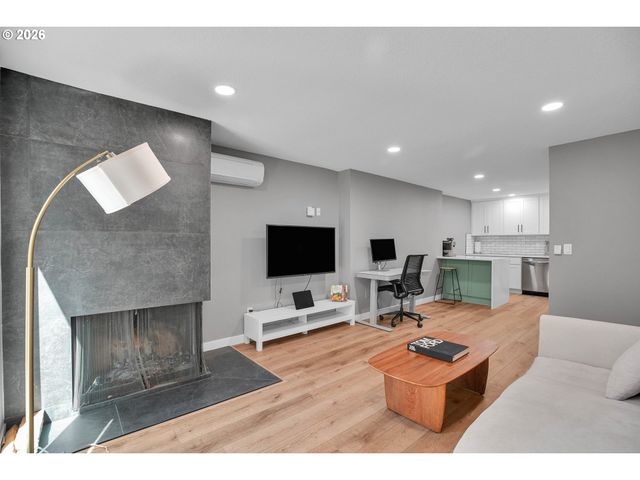 58 CERVANTES Cir 8D, Lake Oswego, OR 97035