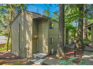 58 CERVANTES Cir 8D, Lake Oswego, OR 97035