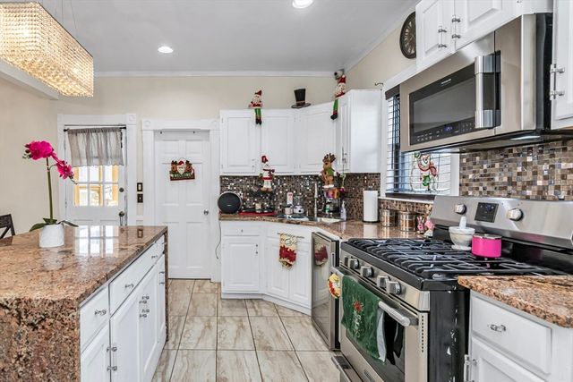 40 Chester St, Lawrence, MA 01843