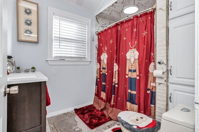 40 Chester St, Lawrence, MA 01843