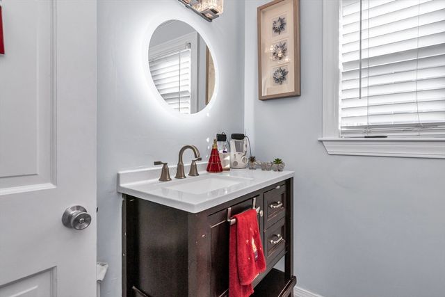 40 Chester St, Lawrence, MA 01843