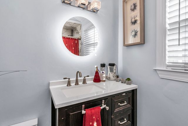 40 Chester St, Lawrence, MA 01843