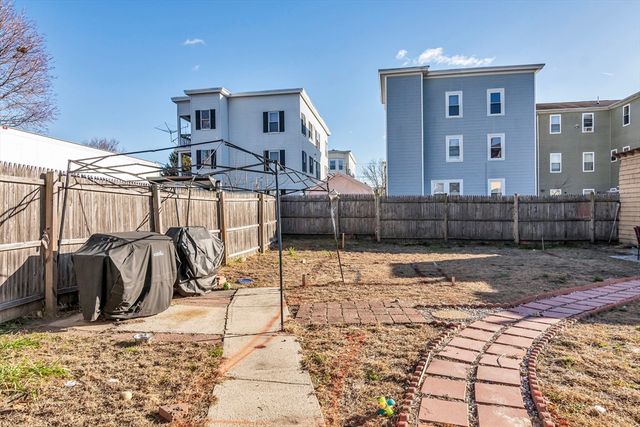 40 Chester St, Lawrence, MA 01843