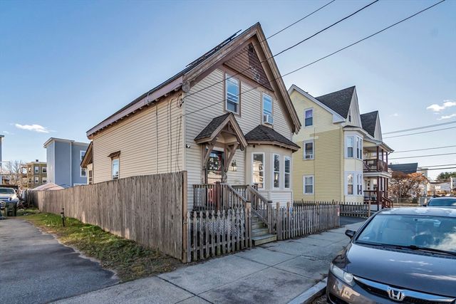 40 Chester St, Lawrence, MA 01843