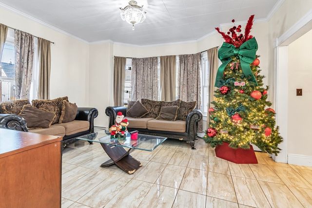 40 Chester St, Lawrence, MA 01843