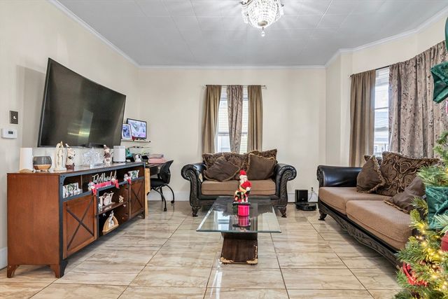 40 Chester St, Lawrence, MA 01843