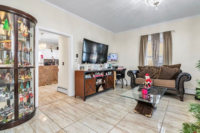 40 Chester St, Lawrence, MA 01843