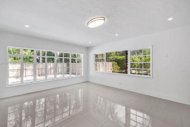 11801 NE 11th Ave, Biscayne Park, FL 33161