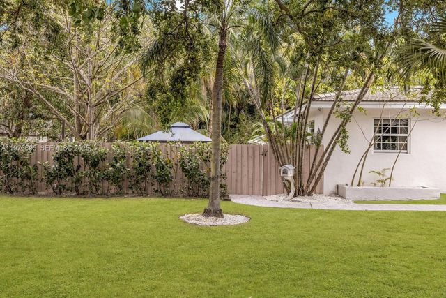 11801 NE 11th Ave, Biscayne Park, FL 33161