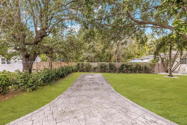 11801 NE 11th Ave, Biscayne Park, FL 33161