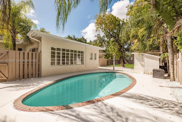 11801 NE 11th Ave, Biscayne Park, FL 33161