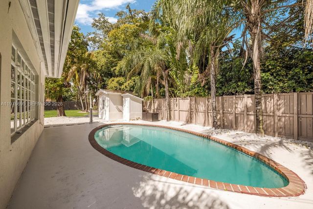 11801 NE 11th Ave, Biscayne Park, FL 33161