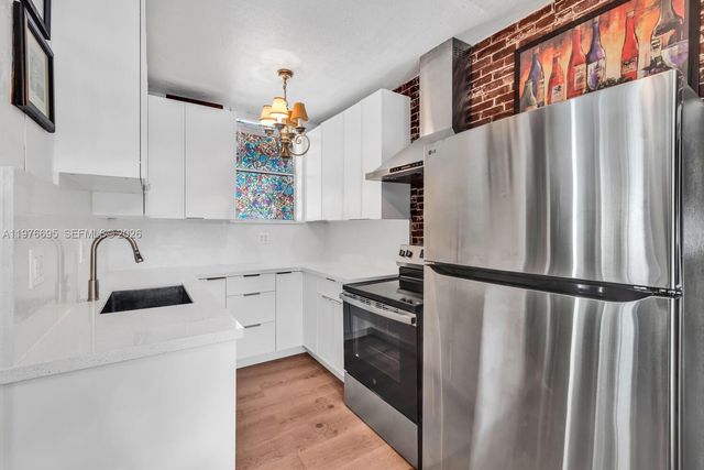 11801 NE 11th Ave, Biscayne Park, FL 33161