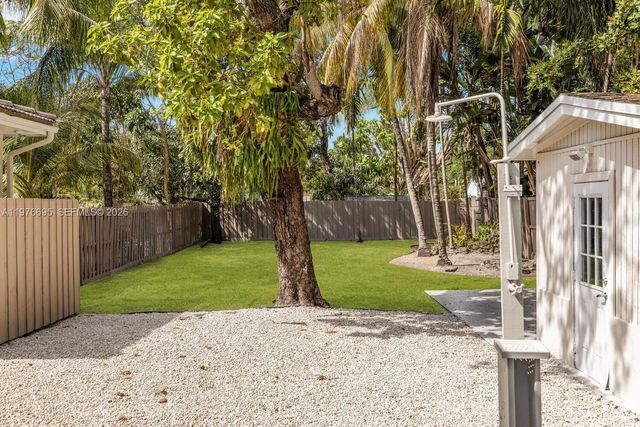 11801 NE 11th Ave, Biscayne Park, FL 33161