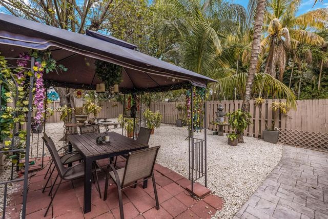 11801 NE 11th Ave, Biscayne Park, FL 33161