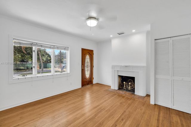 11801 NE 11th Ave, Biscayne Park, FL 33161