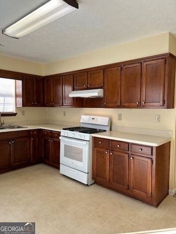 295 Handley Court, Tyrone, GA 30290