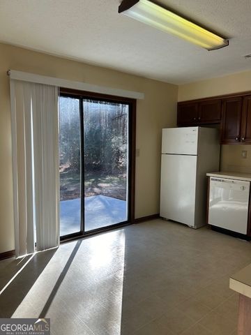 295 Handley Court, Tyrone, GA 30290