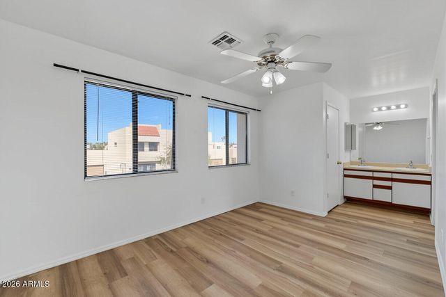 2573 W MONTE CRISTO Avenue, Phoenix, AZ 85023