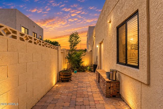 2573 W MONTE CRISTO Avenue, Phoenix, AZ 85023